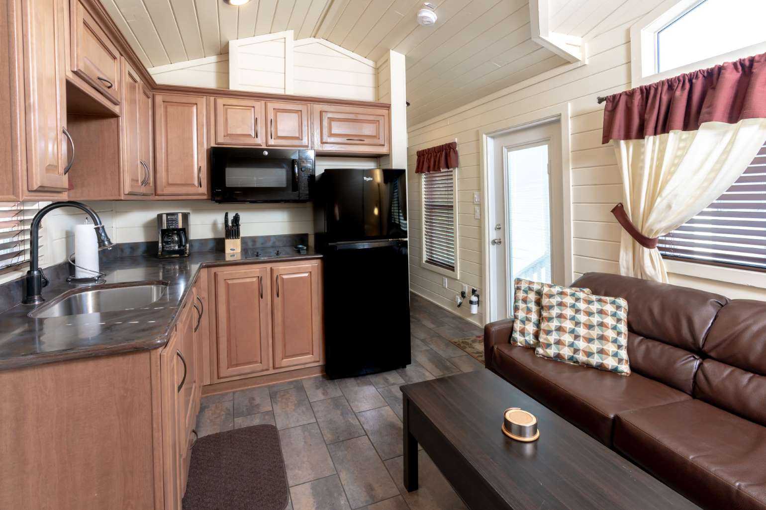 399 Sqft Spacious Park Model Cabin with 2 Bedrooms